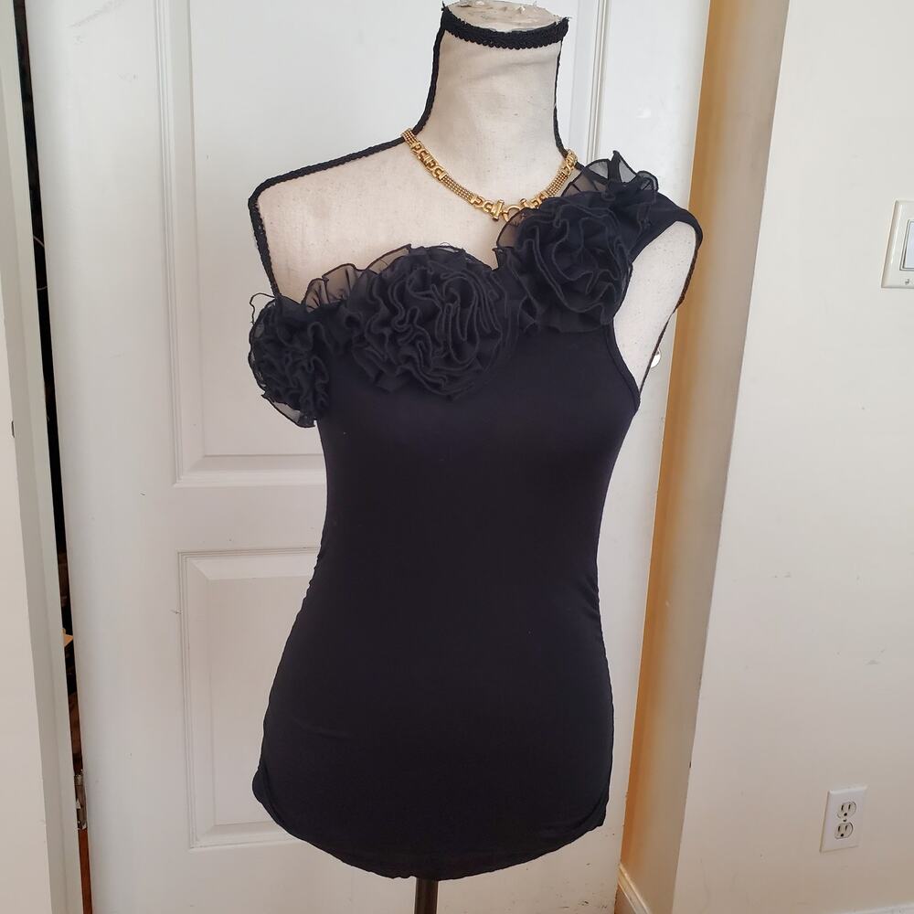 Mandee one-shoulder rosette tank size L